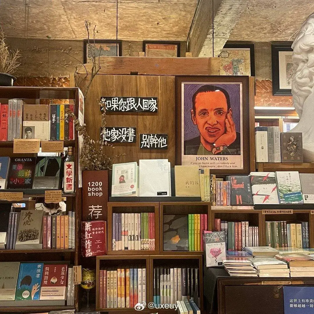 书店发朋友圈配文（书店宣传文案，句句超绝！文字可以沉默，也可以轰鸣！）